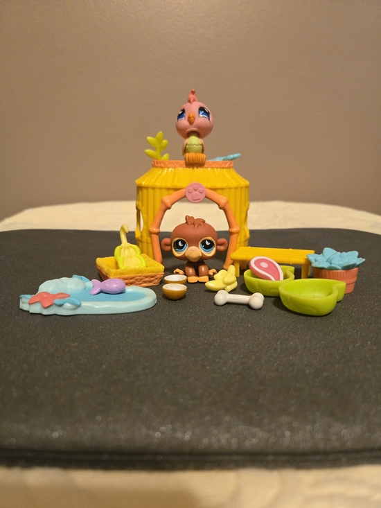 Littlest Pet Shop Other - Littlest Pet Shop Jungle Hangout Set